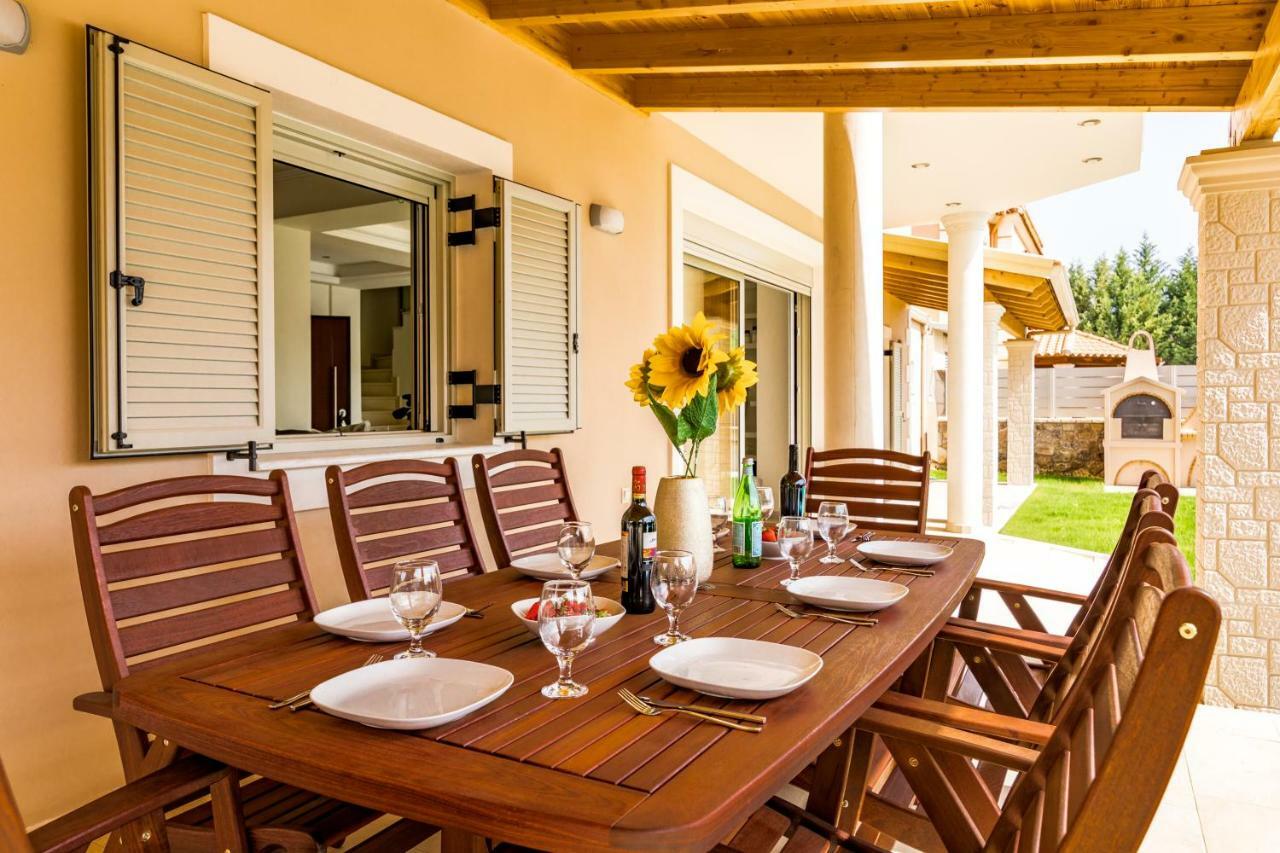 Villa Johnnie Pouládes Exterior foto