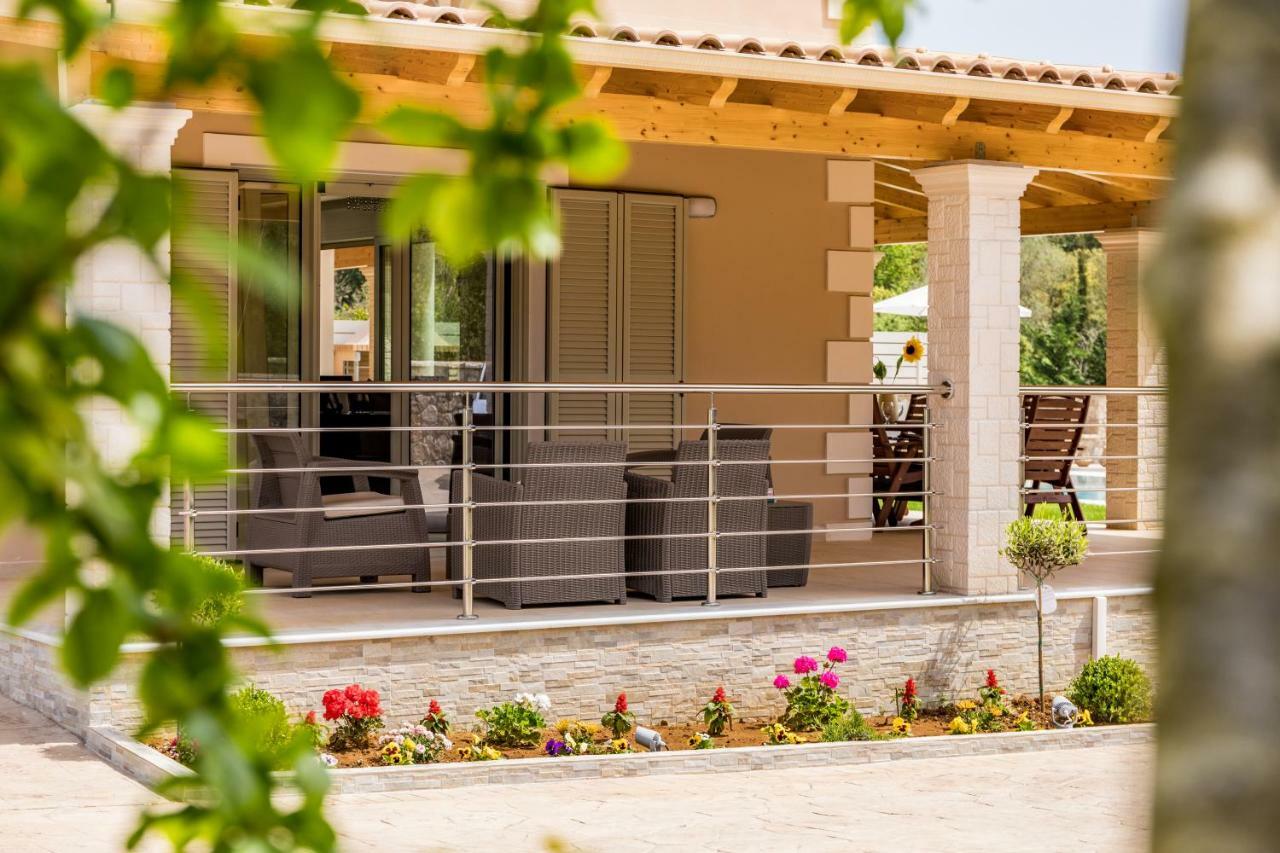 Villa Johnnie Pouládes Exterior foto
