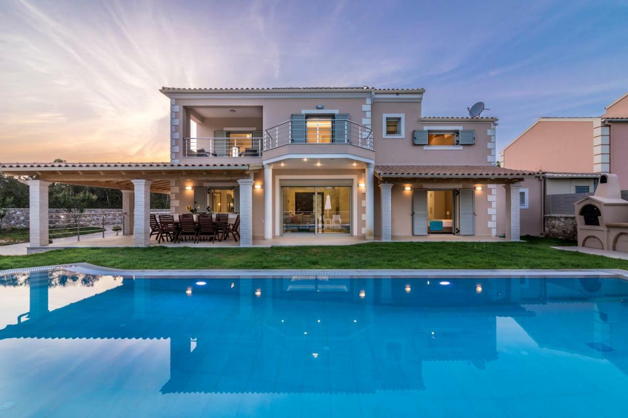 Villa Johnnie Pouládes Exterior foto