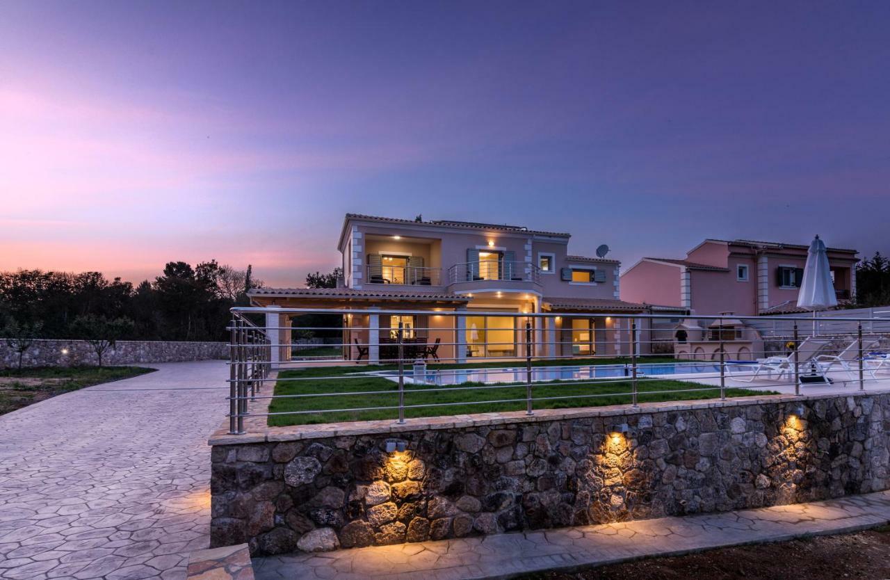 Villa Johnnie Pouládes Exterior foto
